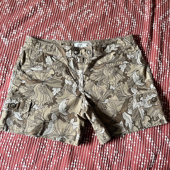 EUC LOFT Tan and Cream Cargo Shorts - Picture 1 of 5
